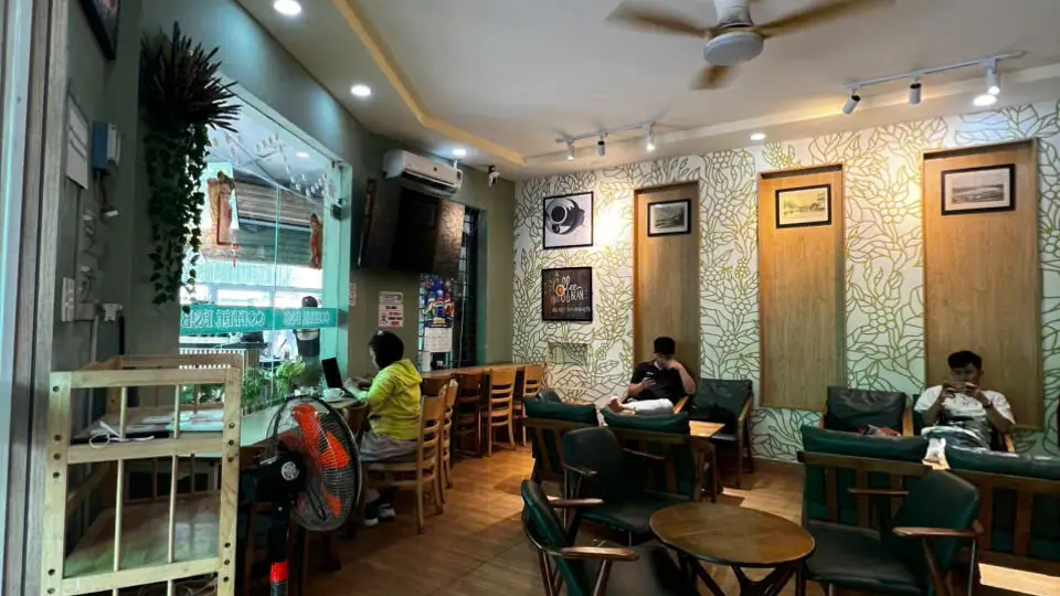 Cafe for transfer near Ho Chi Minh City University of Technology, District 10