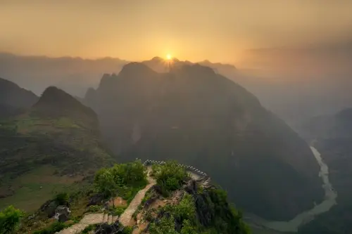 Ha Giang Loop: mountain passes and plateau